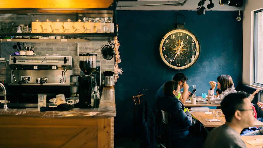 Rencontre à Taïwan dans un café